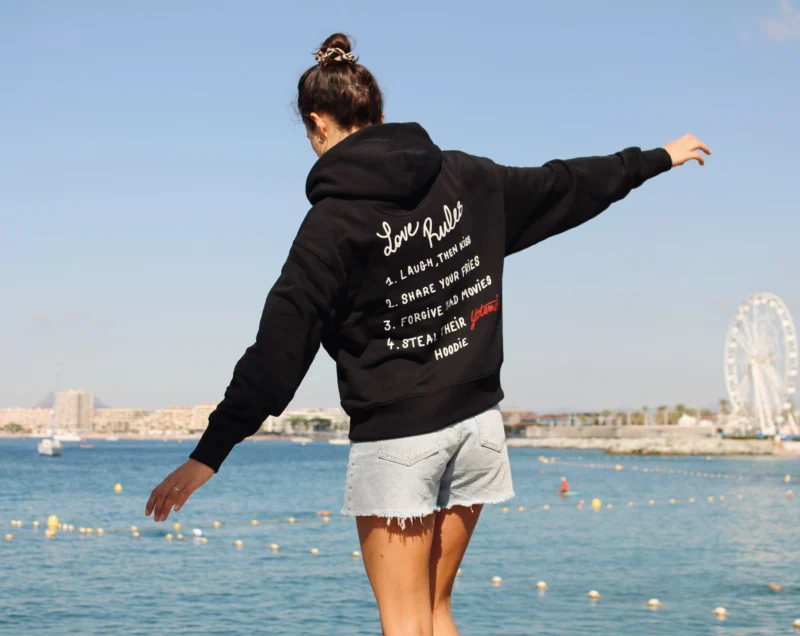 Sweat à capuche noir « Love Rules » – Image 2