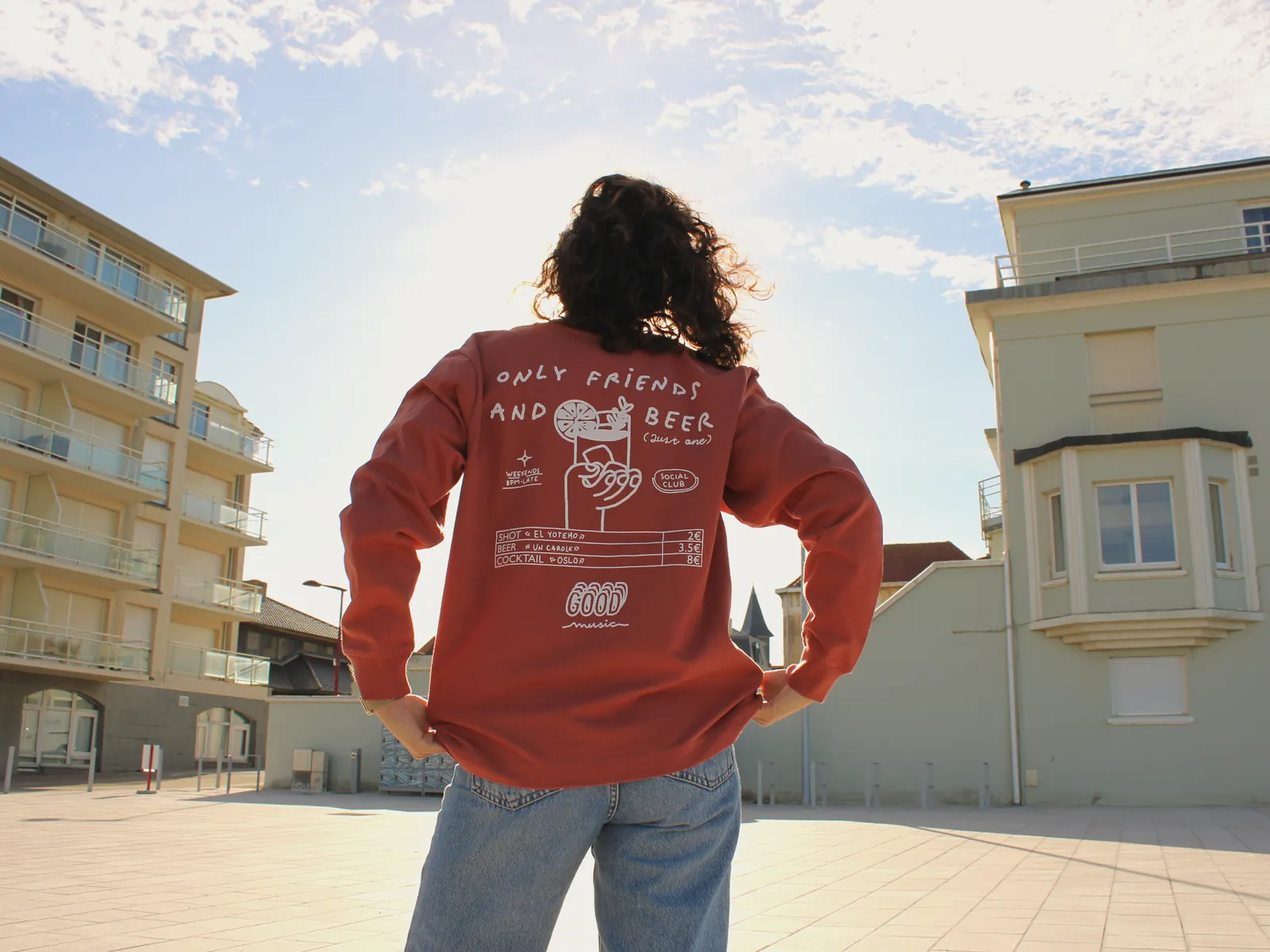 T-shirt manche longue « Friends and beer » – Image 5